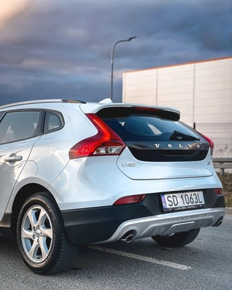 Volvo V40 cena 58500 przebieg: 185000, rok produkcji 2017 z Chęciny małe 596